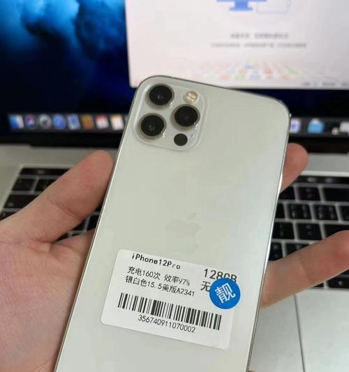iPhone12还是iPhone13？如何选择最适合自己的智能手机（解析iPhone12和iPhone13的优缺点，帮你做出明智的购买决策）