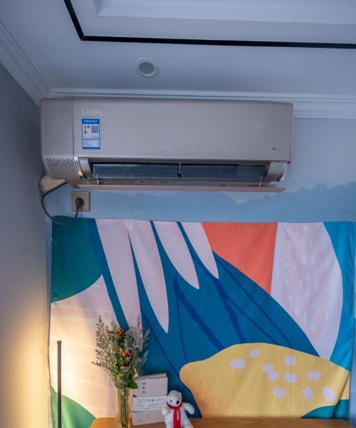 夏日清凉指南（以空调设置技巧让你度过炎热夏日）