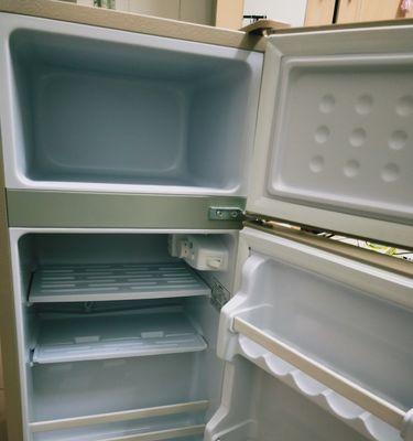 冰箱使用前的正确清洗方法（保证食品安全与延长冰箱使用寿命）