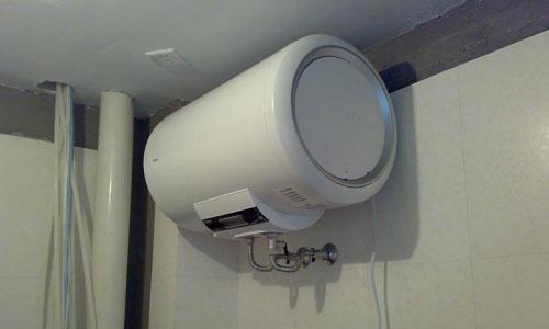落地式电热水器的安装方法（简易步骤帮您轻松安装）