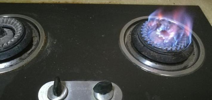 如何检测和解决燃气灶漏气问题（保障家庭安全的关键步骤）