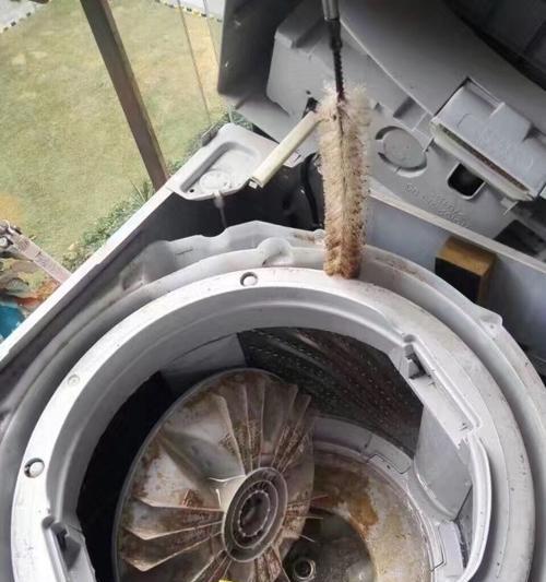全自动洗衣机管道清洗方法（彻底清洁洗衣机）