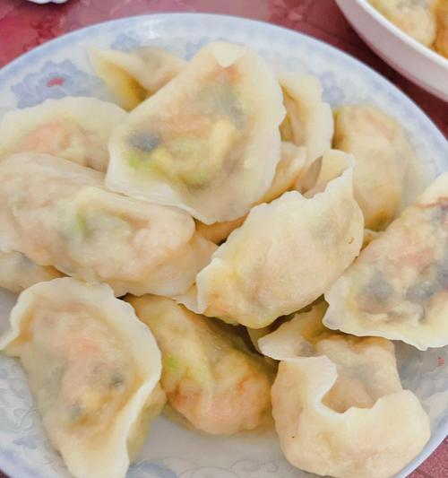 立冬为什么吃饺子的意义（立冬的食物寓意与象征）