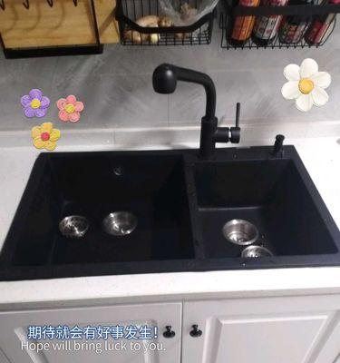 厨房油烟机水槽的清洗方法（轻松解决厨房油烟机水槽难题）