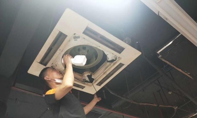 解决空调柜机异味问题的有效清洗方法（清除空调柜机异味）