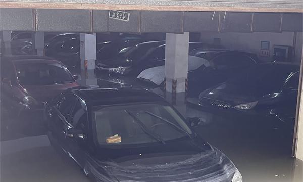 中央空调雨水倒灌的原因与预防措施（解析中央空调雨水倒灌现象的原因和有效预防方法）