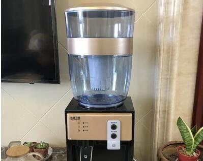 应对饮水机后排漏水的有效方法（解决饮水机后排漏水问题的关键步骤）