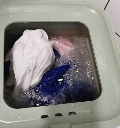 羽绒服可以用洗衣机洗吗（洗衣机洗羽绒服的注意事项及步骤）