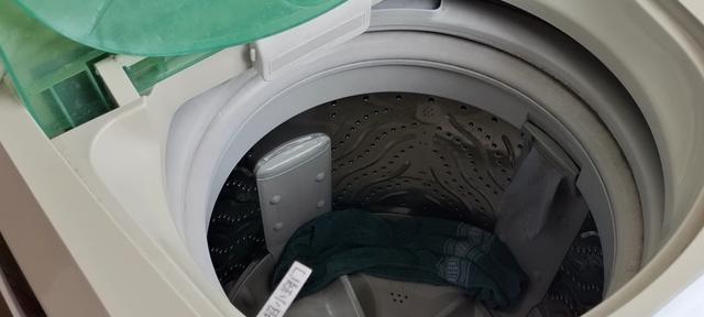 如何正确清洗洗衣机马桶（简便高效的清洁方法及注意事项）