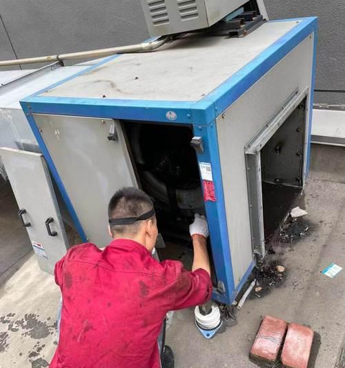 如何清洗大型厨房油烟机（简单方法教你清洁厨房大型油烟机）