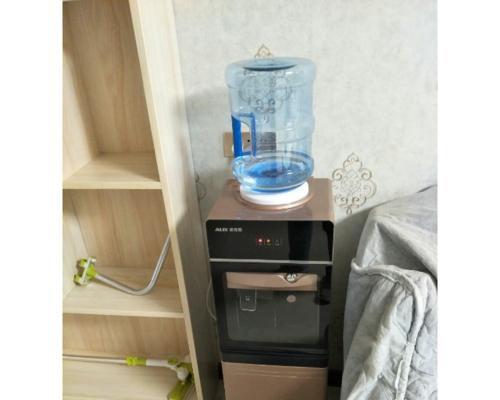 饮水机桶装水的正确使用方法（为您解答如何正确操作饮水机桶装水的问题）