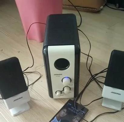 电脑屏幕闪烁的原因及解决方法（遇到电脑屏幕闪烁？不慌）