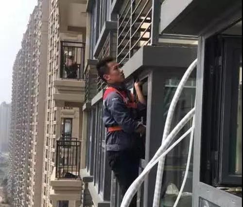高空作业费用收取标准及相关考虑因素（解析高层建筑空调安装的费用计算方法）