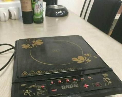 电磁炉为何会出现滴滴响声（分析电磁炉滴滴响声的原因及解决方法）