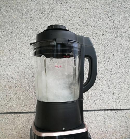 九阳破壁机有水问题的解决方法（解决九阳破壁机内积水问题）