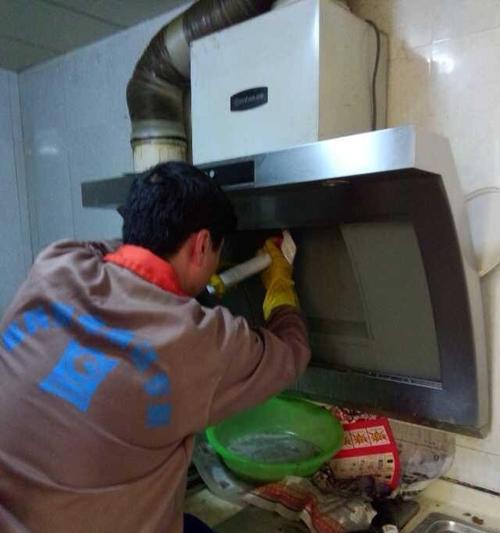 以抽油烟机不拆开清洗方法（轻松清洁油烟机）