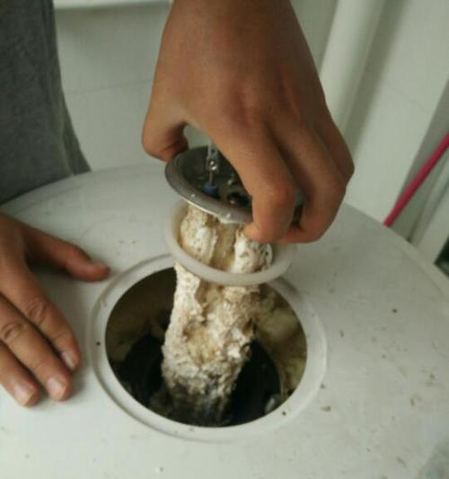 热水器水垢清除妙招（让你的热水器恢复新生的小窍门）