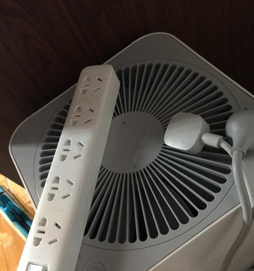 冰柜风扇嗡嗡声的解决方法（消除冰柜风扇嗡嗡声的小技巧）