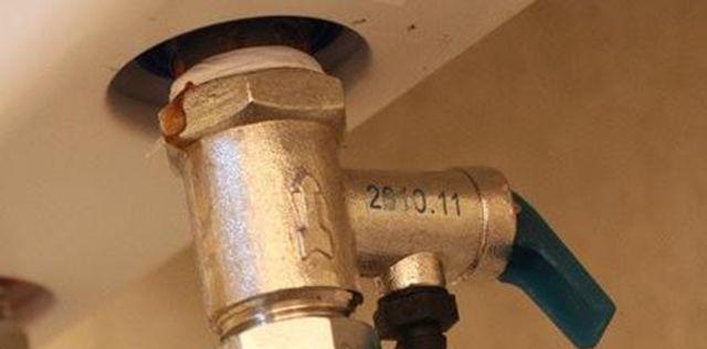 冬天热水器除垢的最佳方法（为您的热水器选择正确的除垢方式）