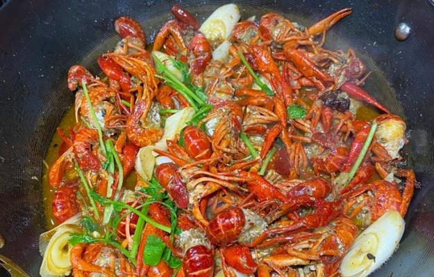 家常蒜蓉小龙虾的简单做法（轻松学会制作美味的蒜蓉小龙虾）