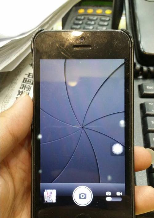 iPhone突然卡屏不动的处理方法（解决iPhone卡屏问题的有效措施）