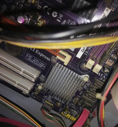 电脑主板点亮后又自动关机是什么原因？