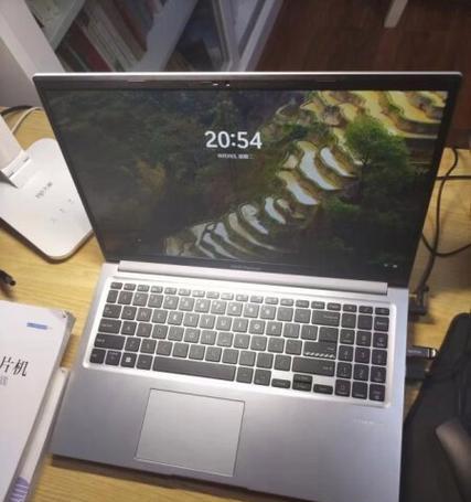 华硕笔记本在办公中的表现如何？