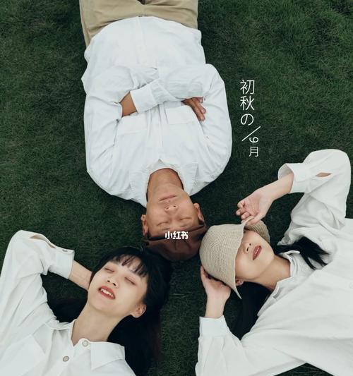 如何用手机拍两个人的合影？举起手机拍照的技巧是什么？