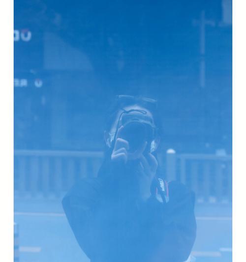 手机拍照出现光的痕迹是怎么回事？如何避免？
