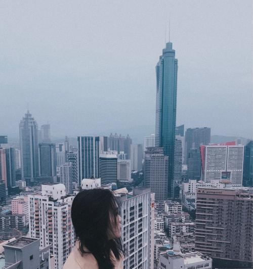 如何用手机加塑料拍出好看的照片？