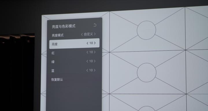 投影仪屏幕太小怎么调？调整后效果如何？