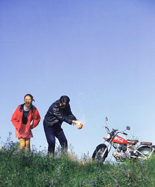 如何用两台手机为情侣拍摄照片？