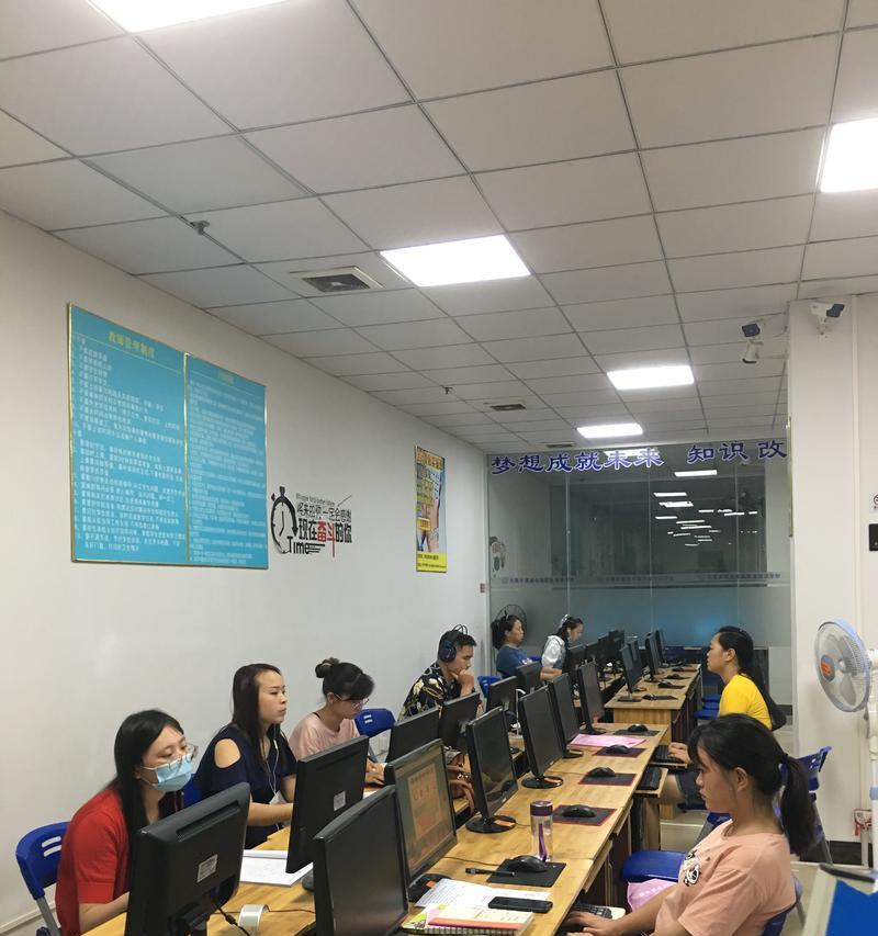 键盘插入导致电脑关机的原因及解决方法是什么？