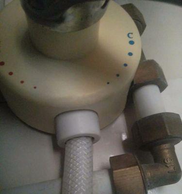 热水器底座碰头怎么处理？维修步骤是怎样的？