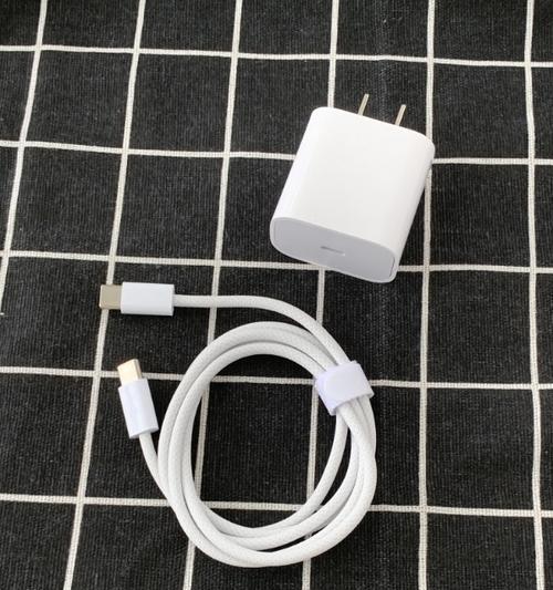 苹果充电器卡住时的取出方法是什么？