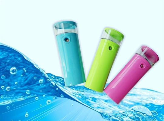 喷雾补水充电器的工作原理是什么？使用这种充电器有哪些好处？