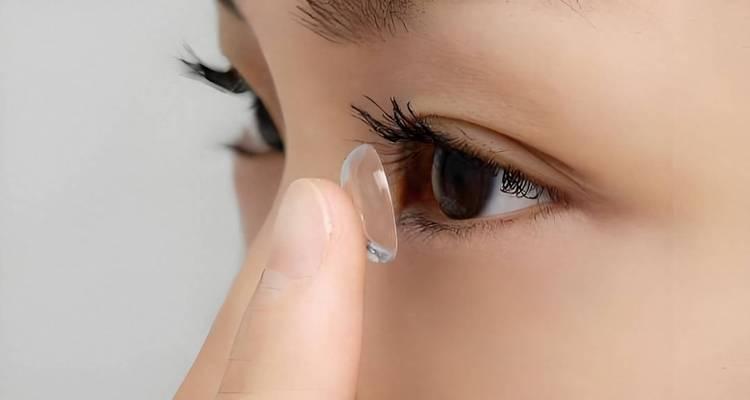 隐形眼镜的正确佩戴方法是什么？清洗隐形眼镜的步骤有哪些？