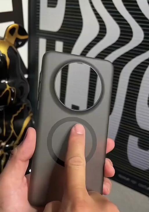 荣耀手机壳拆卸方法是什么？